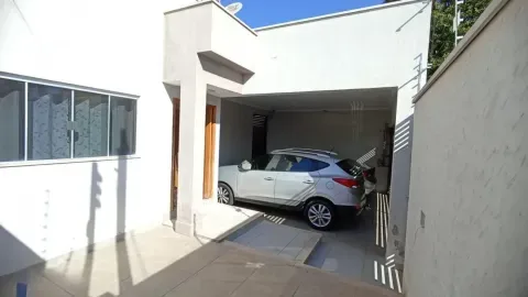 Casa 3 dormitórios para Venda em Presidente Prudente, Bosque, 3 dormitórios, 1 suíte, 3 banheiros, 2 vagas