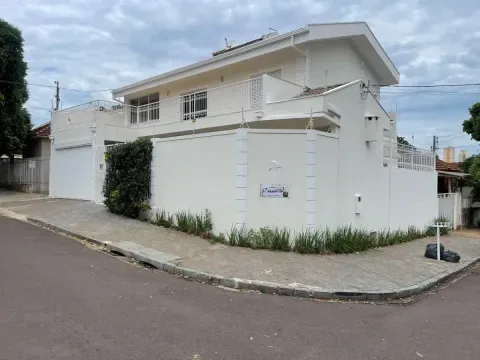 Casa dos Sonhos: Sofisticação e Conforto na Vila Machadinho!