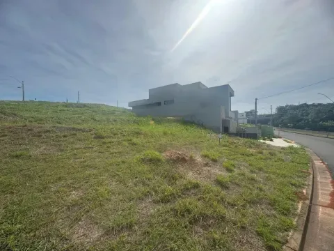 Terreno em Condomínio: Natureza e Sossego no Jardim Alto