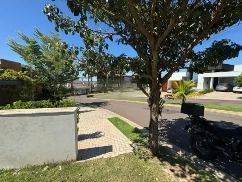 Terreno em Condomínio: Oportunidade Imperdível em Presidente Prudente!