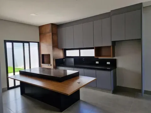 Luxuosa Casa com Suítes e Piscina em Valência II!