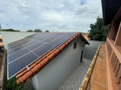 Linda Casa com 5 Dormitórios em A.C.B. - Oportunidade!
