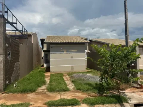 Conforto e Segurança: Casa em Condomínio à Venda!