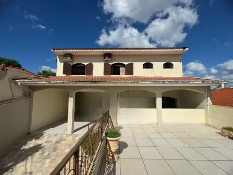Luxuosa Casa com Piscina e Churrasqueira no Jardim Aviação