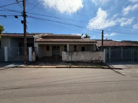 Casa antiga à venda com 3 quartos e edícula