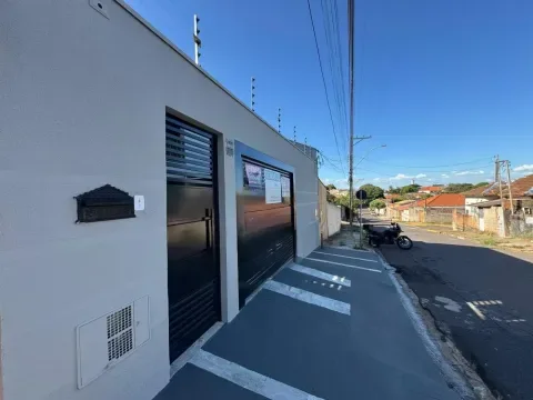 Espaçosa Casa com 5 Dormitórios na Vila Marcondes!