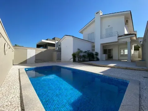 Luxuosa Casa com Piscina no Parque Damha III!
