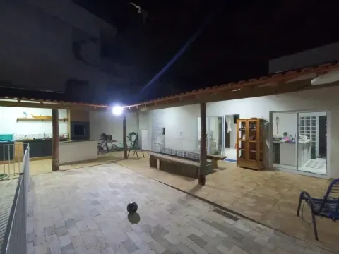 Luxuosa Casa com Piscina e Área Gourmet em Presidente Prudente